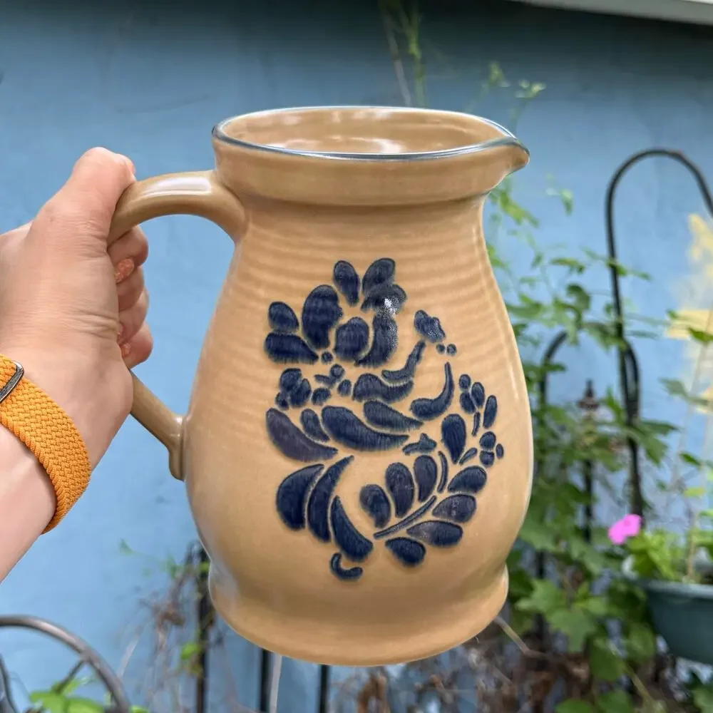 Vintage 80s Pfaltzgraff Tan & Blue Floral Folk Art Stoneware 2.5 Qt Pitcher #416